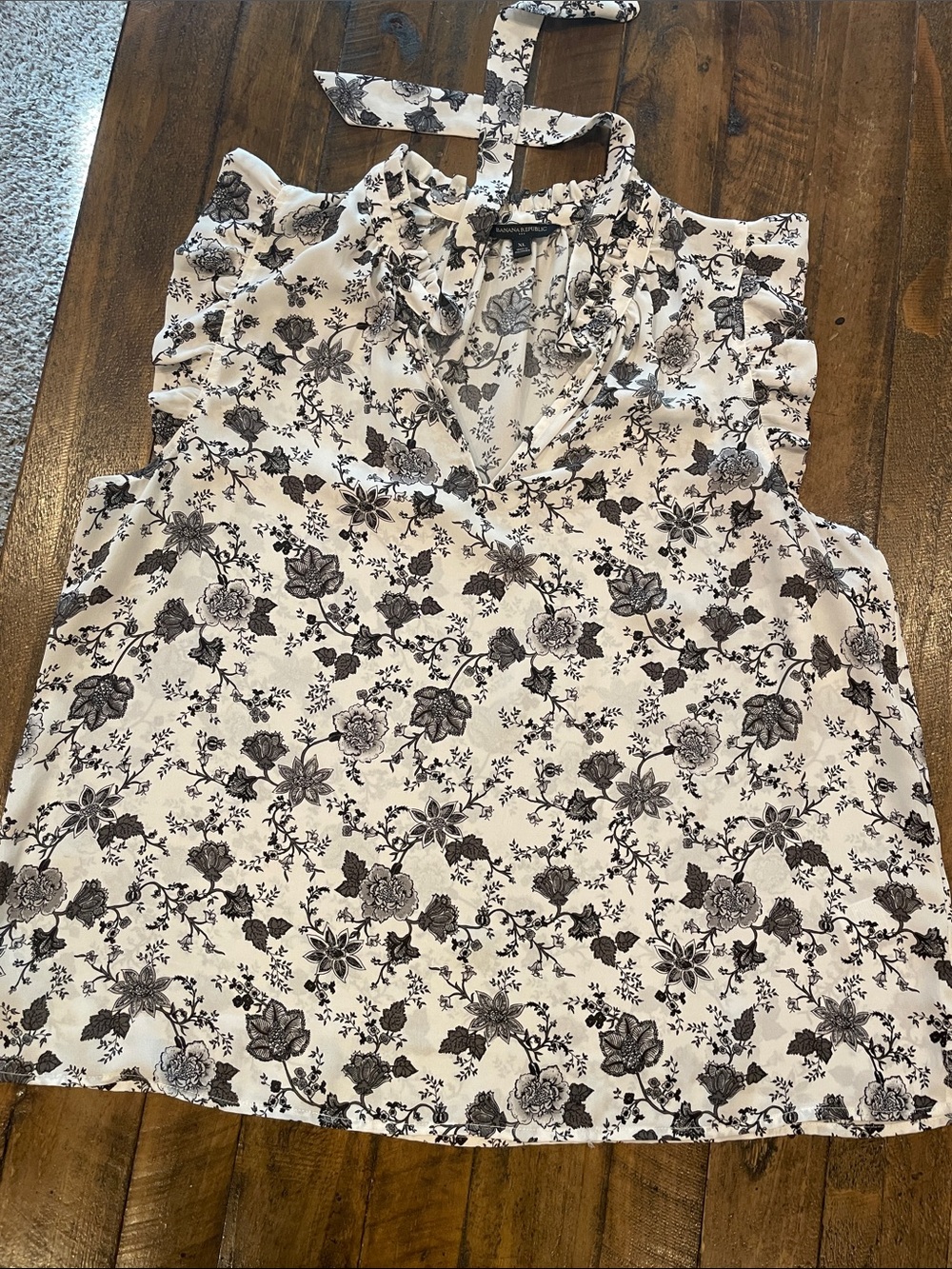 Banana Republic White Floral Ruffle Tie-Neck Sleeveless Blouse D55